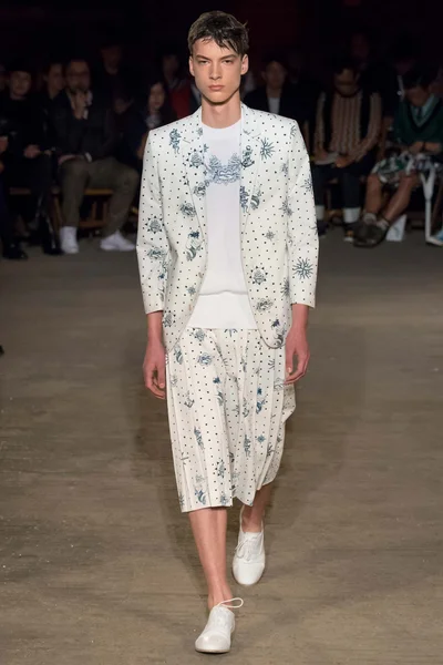 Look 4